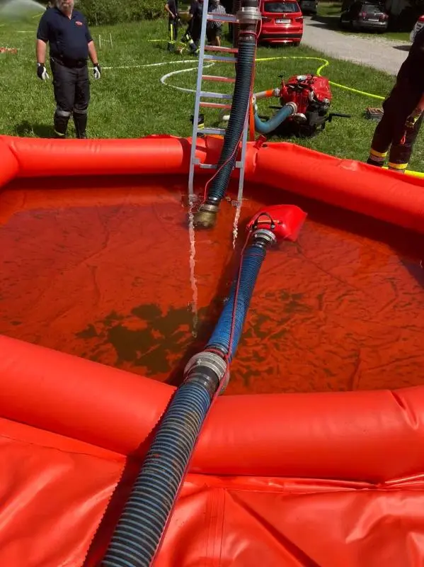 Übung mit Löschwasserbehälter