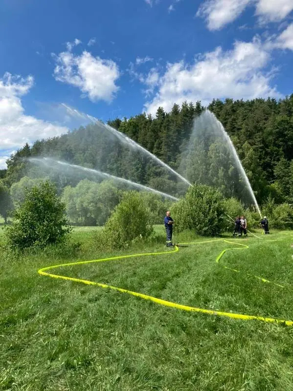 Übung mit Löschwasserbehälter