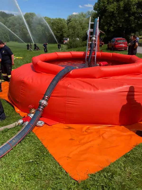 Übung mit Löschwasserbehälter