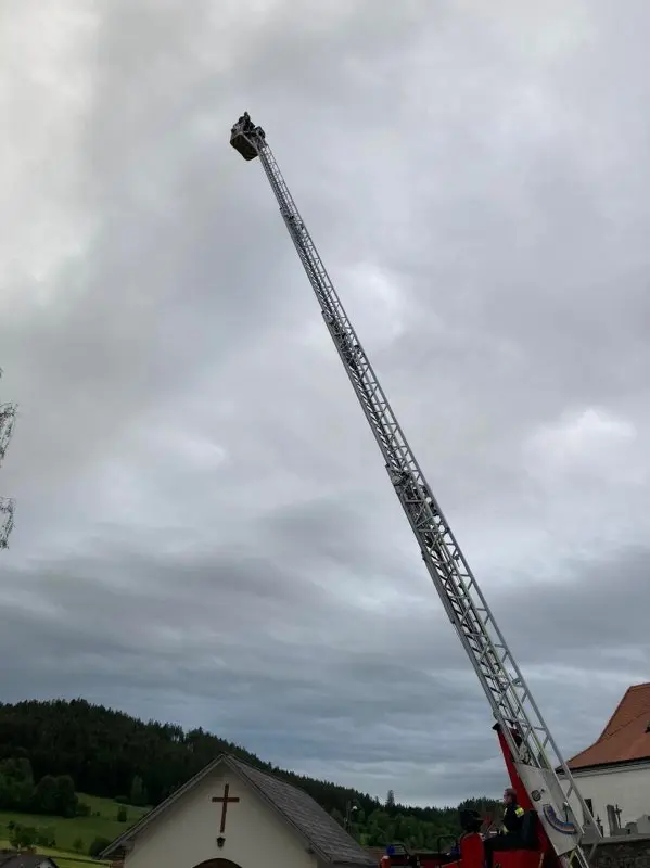 Übung mit der Drehleiter Wultschau