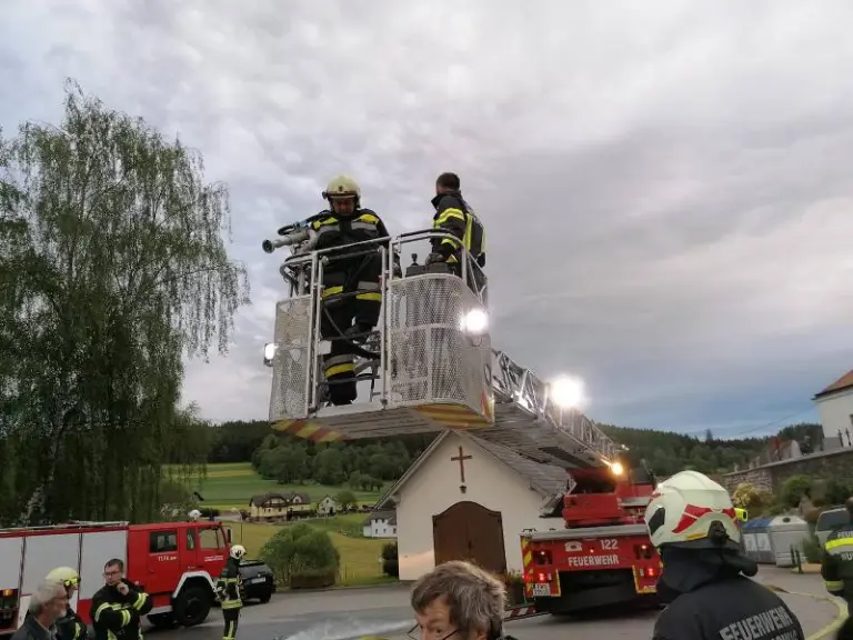 Übung mit der Drehleiter Wultschau