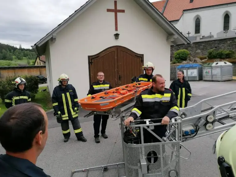 Übung mit der Drehleiter Wultschau