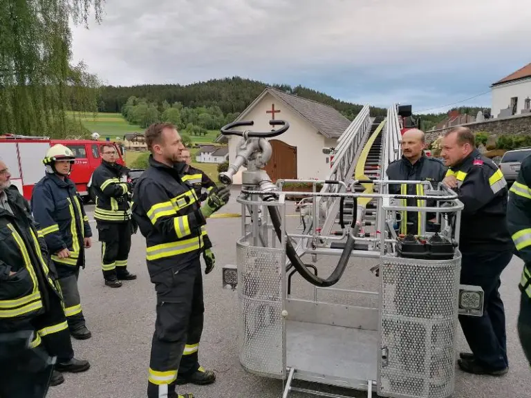Übung mit der Drehleiter Wultschau