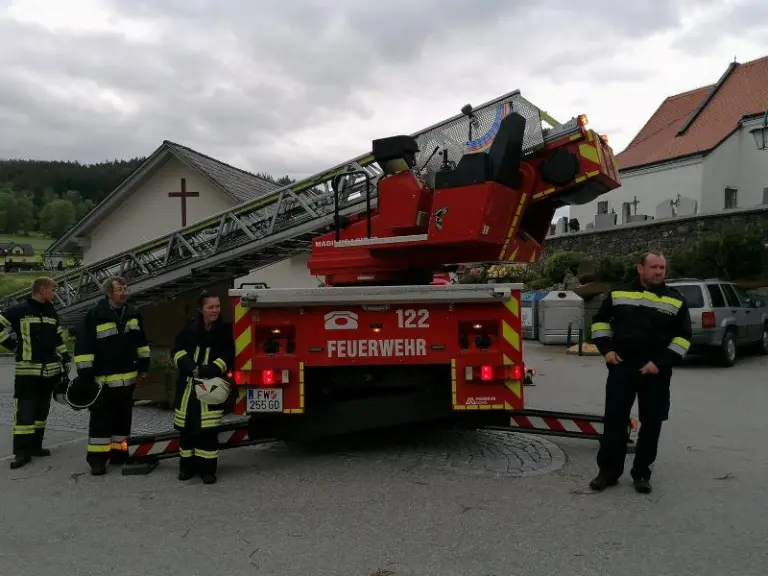 Übung mit der Drehleiter Wultschau