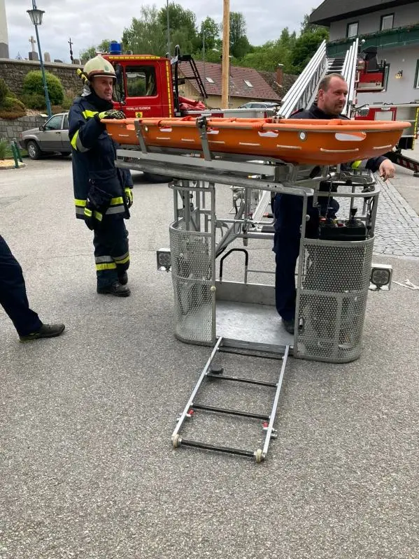 Übung mit der Drehleiter Wultschau