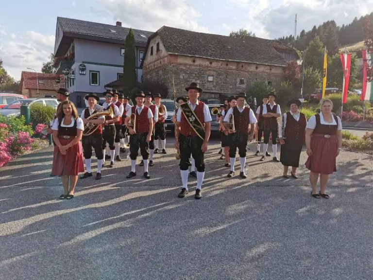 Feuerwehrfest 2023 mit Segnung der neuen Tragkraftspritze Fox 4