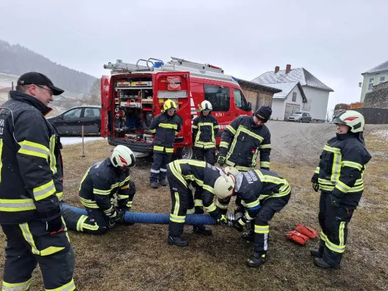 Modul „Feuerwehrbasiswissen“ und „Abschluss Truppmann“ in Harmanschlag