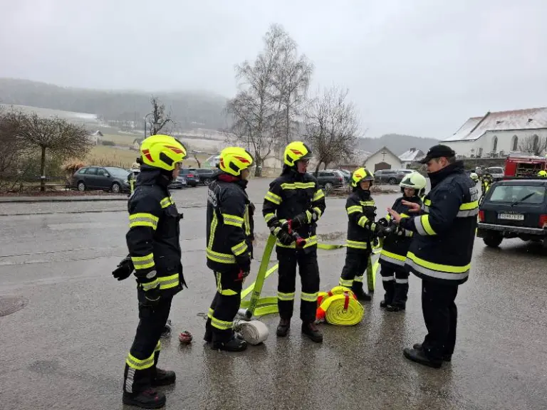 Modul „Feuerwehrbasiswissen“ und „Abschluss Truppmann“ in Harmanschlag