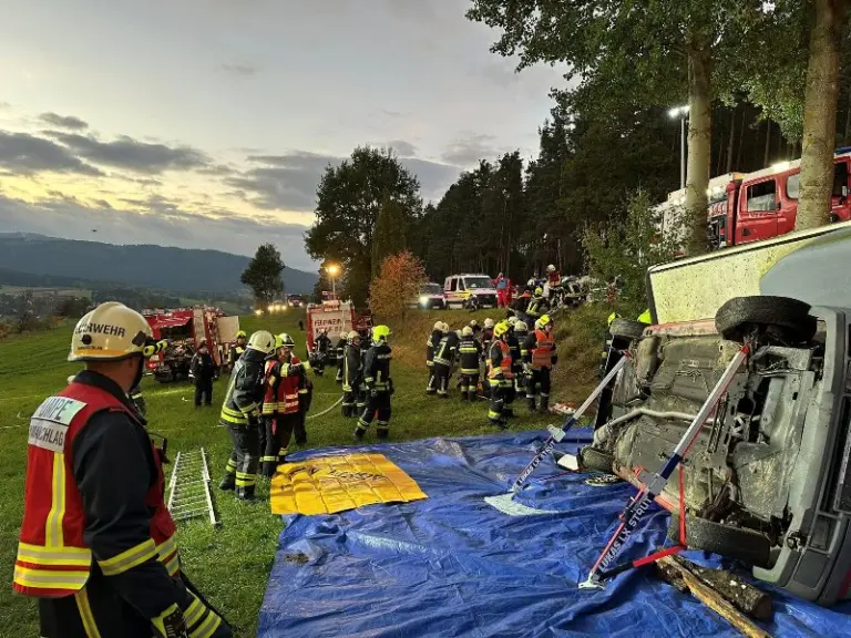 Technische Übung der Feuerwehren, des Roten Kreuzes und des KHD
