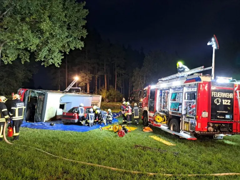 Technische Übung der Feuerwehren, des Roten Kreuzes und des KHD