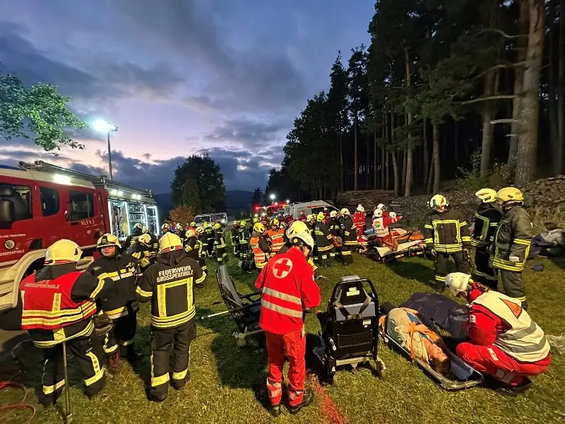 Technische Übung der Feuerwehren, des Roten Kreuzes und des KHD