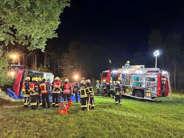 Technische Übung der Feuerwehren, des Roten Kreuzes und des KHD