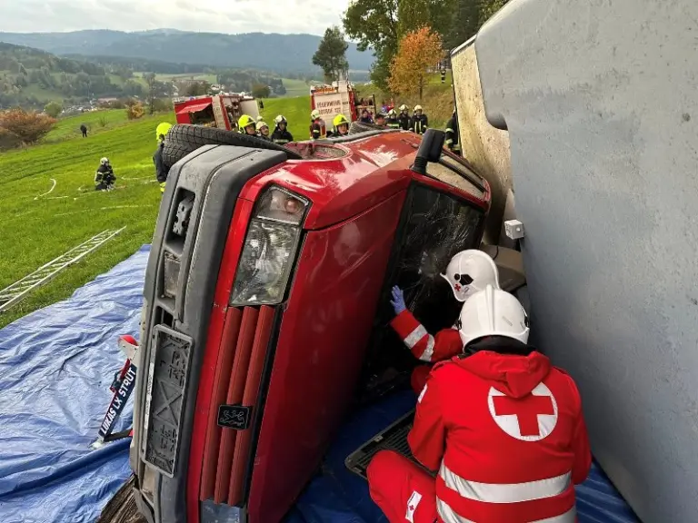 Technische Übung der Feuerwehren, des Roten Kreuzes und des KHD