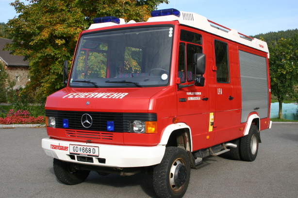Löschfahrzeug LFA der Feuerwehr Harmanschlag